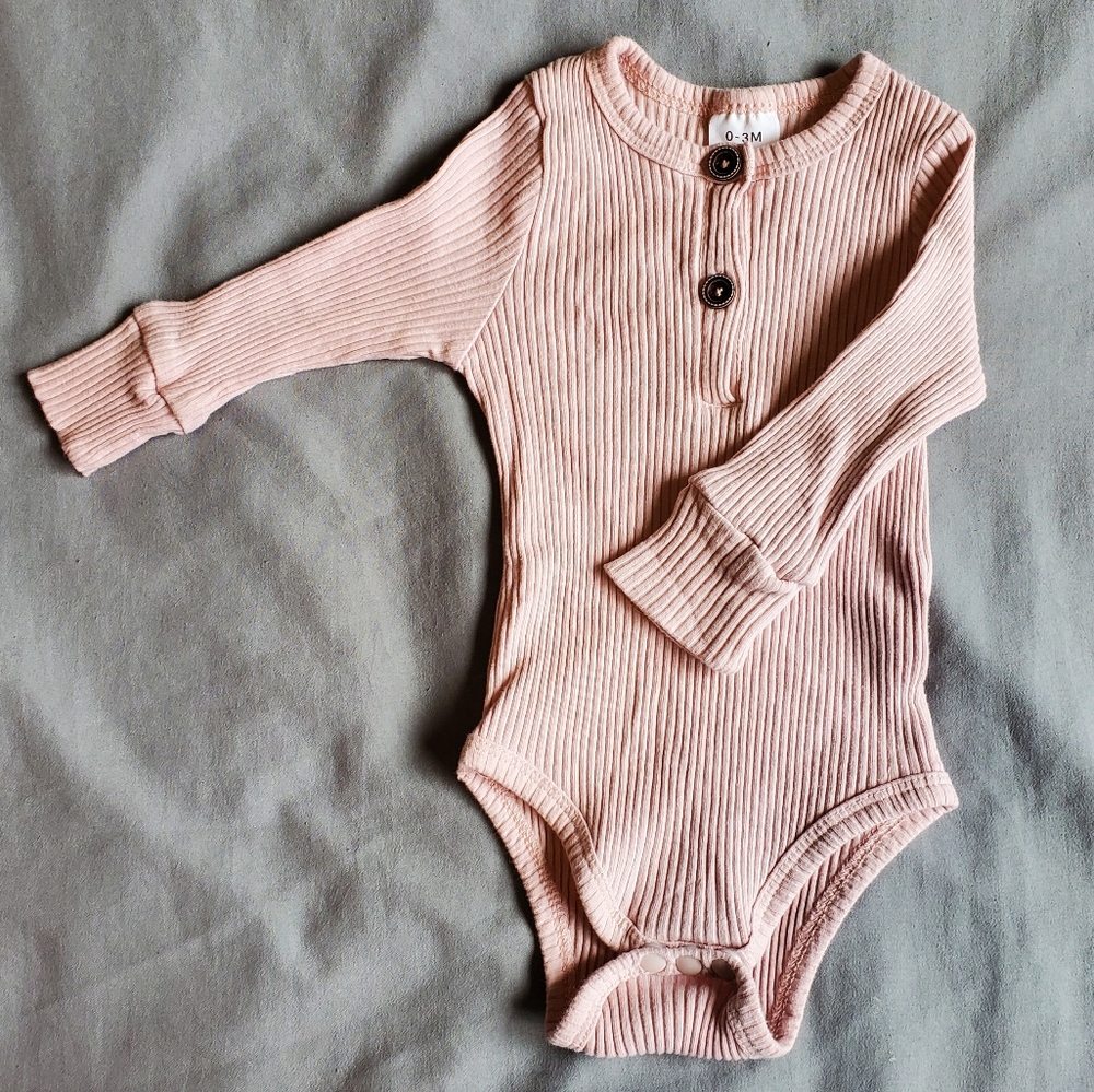 Stretchy Ribbed Long Sleeve Baby Onesie 0-3 months